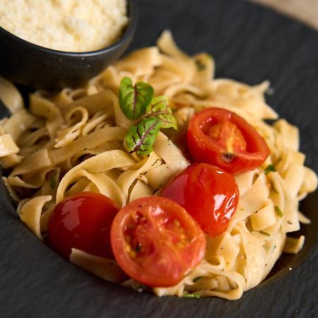 Casa Mignon Hotel Oradea Ngoại thất bức ảnh