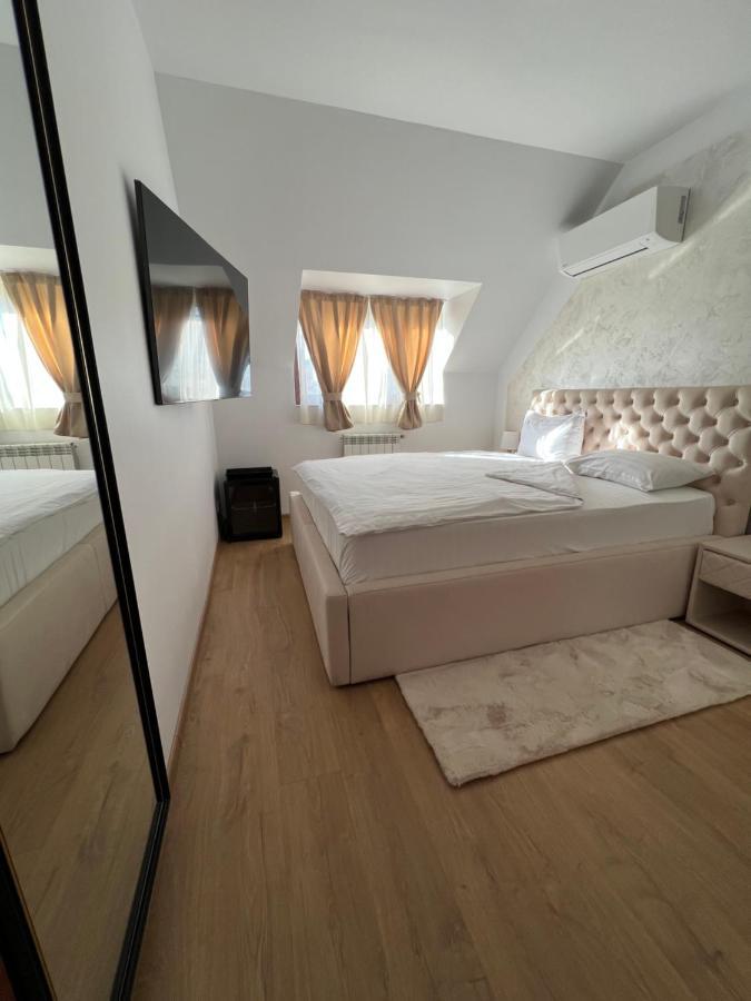 Casa Mignon Hotel Oradea Ngoại thất bức ảnh