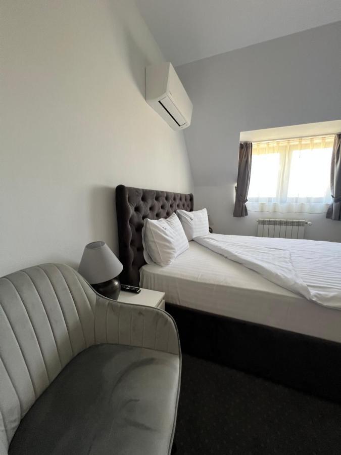 Casa Mignon Hotel Oradea Ngoại thất bức ảnh
