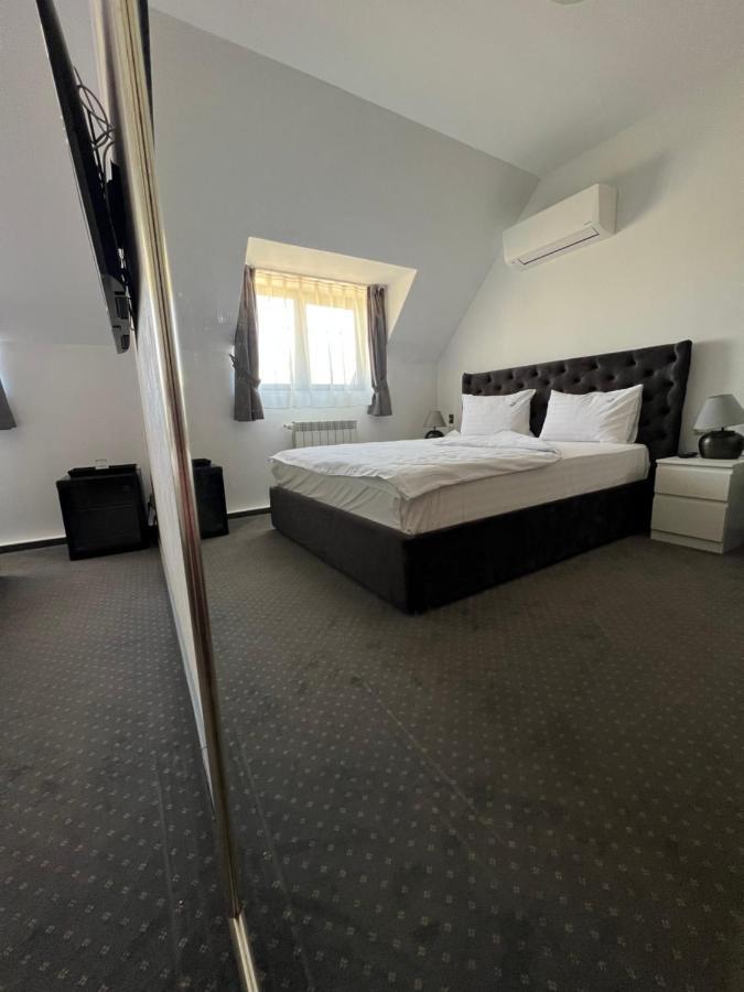 Casa Mignon Hotel Oradea Ngoại thất bức ảnh